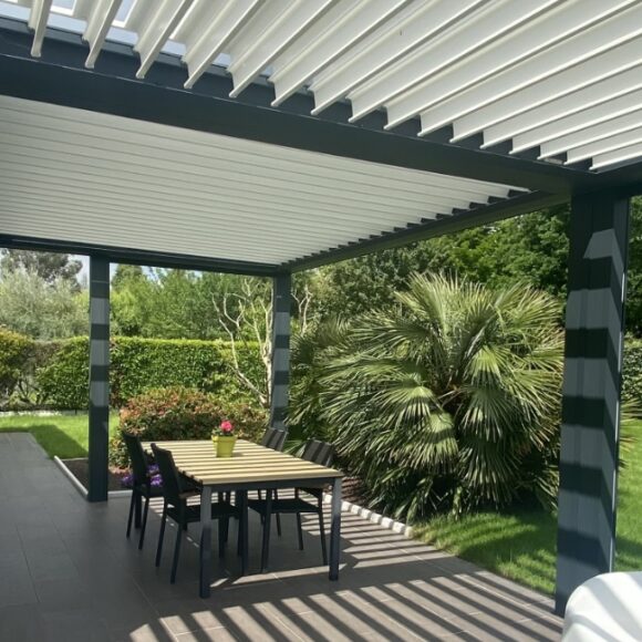 Réalisation Stores Rennais : pergola bioclimatique à Rennes
